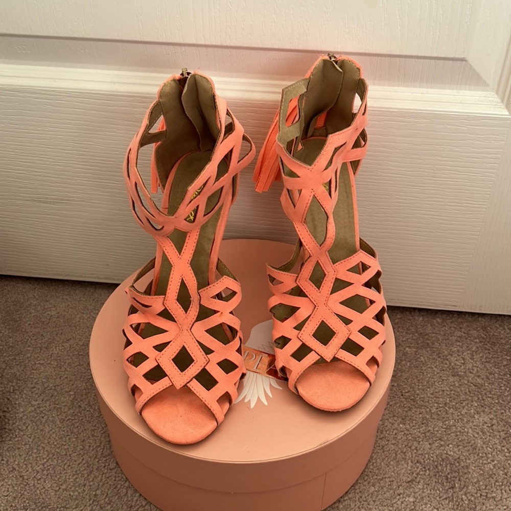 Beautiful heels - Picture 5 of 6